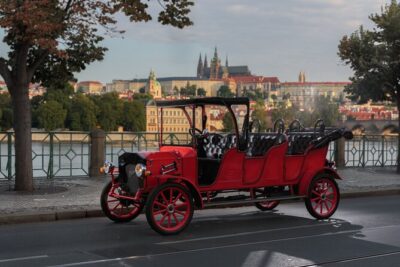 1 hour Old timer Convertible Prague Sightseeing Tour