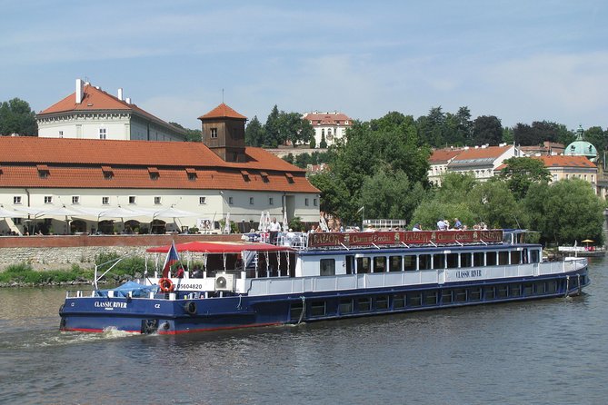 1 hour Prague Panoramic Vltava River sightseeing Cruise - Photo and Timing Tips That Make a Real Difference