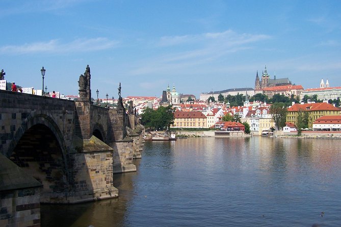 1 hour Prague Panoramic Vltava River sightseeing Cruise - Practical Expectations: Crowds, Audio Volume, and the “Short but Sweet” Reality