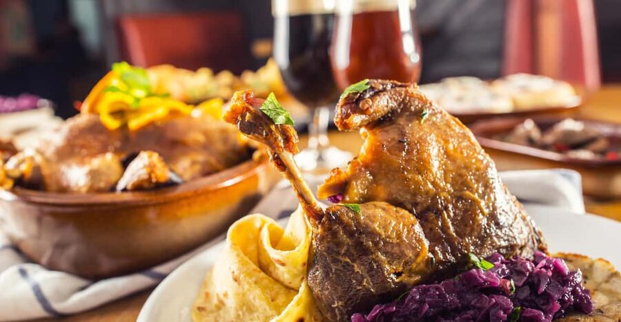 1000 years of history! Evening walking foodie tour - Key things you will notice on this Prague evening food walk