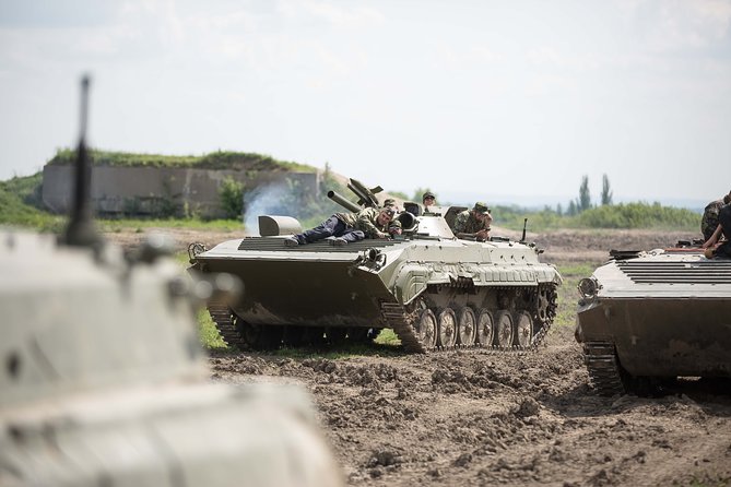 BMP tank driving experience Prague - Driving the BMP-1 for 30 minutes, what you should expect