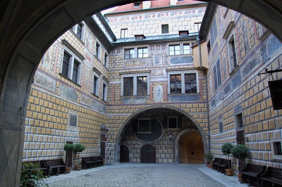 Český Krumlov: 2 Hour Private Walking Tour with Guide - Barber’s Bridge and the Cloak Bridge: River Views With a Story