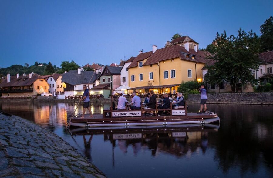 Český Krumlov: Advent Wooden Raft River Cruise - Krumlovské Benátky to the dock, how the 30 minutes actually play