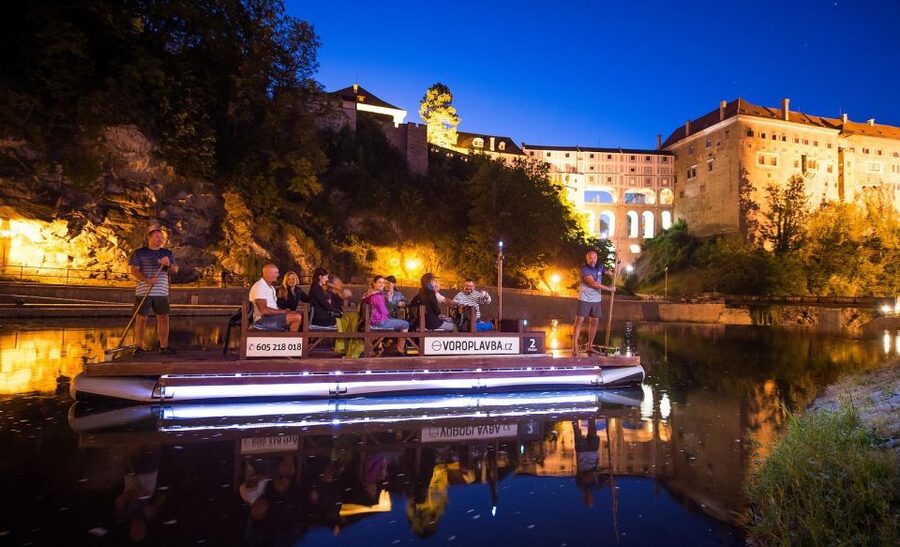 Český Krumlov: Advent Wooden Raft River Cruise - Who should book this wooden raft cruise, and who should skip it