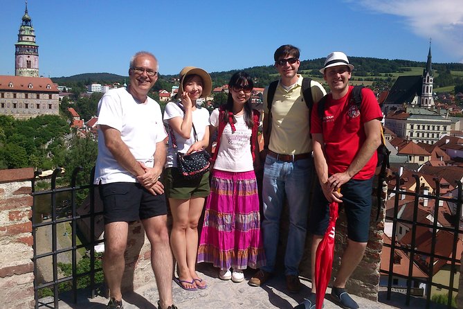 Český Krumlov Free Tour - Arriving at Český Krumlov with a tour that helps you plan