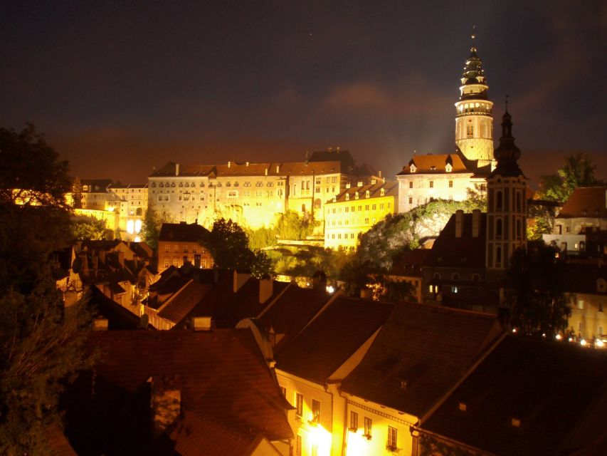 Český Krumlov: Night Walking Tour with a Professional Guide - Pickup in the Old Town, and How the 1.5 Hours Works