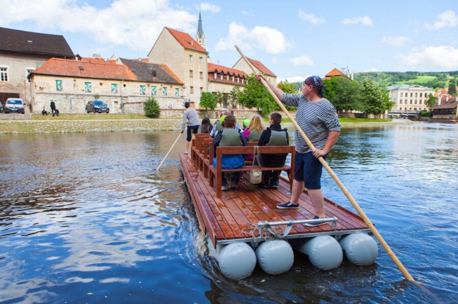 Český Krumlov: Wooden Raft River Cruise - Landmarks You Pass, From Jewish Synagogue to Castle and Brewery