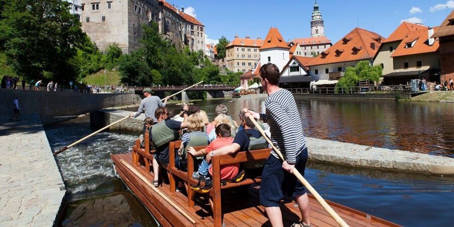 Český Krumlov: Wooden Raft River Cruise - The Included Drink Stop, Beer Options and Photo Time