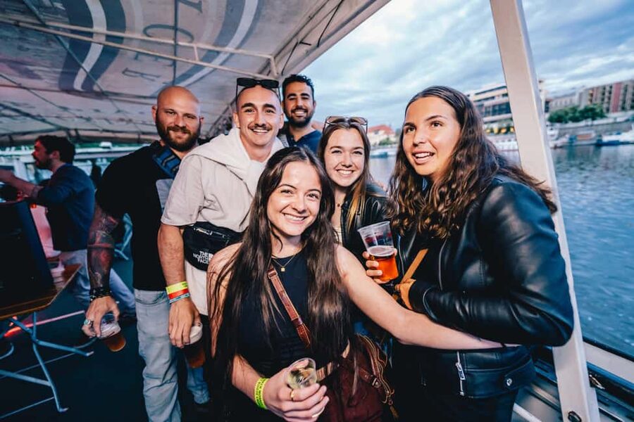 Drunken Monkey Prague Boat Party Open Bar to Duplex Club - Meeting point and timing tips so you do not waste time