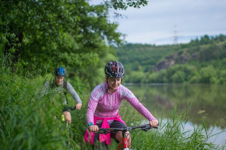 E-Bike Day Trip: Visit a Roman Castle and Taste Craft Beer - Microbrewery lunch in Vseradice: when beer and food are part of the route