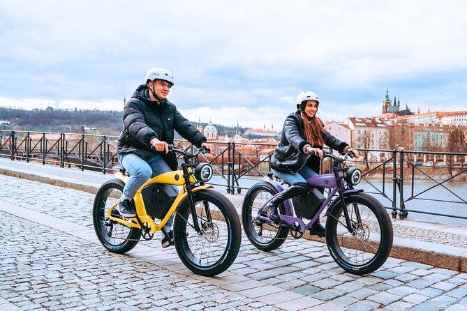 E-BIKE TOUR: 10 Must-See Landmarks & Viewpoints in Prague 1-8per. - Staroměstské náměstí and the Old Town Hall clock: the classic core