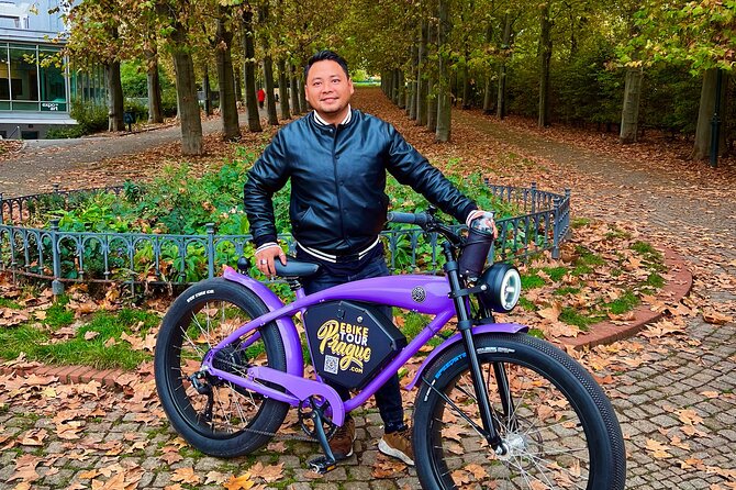 E-BIKE TOUR: 10 Must-See Landmarks & Viewpoints in Prague 1-8per. - The Jewish quarter at Židovská radnice: history you can feel in the streets