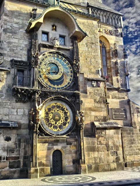 Essential Prague Walking Tour - Old Town and New Town: how rulers and everyday spaces connect