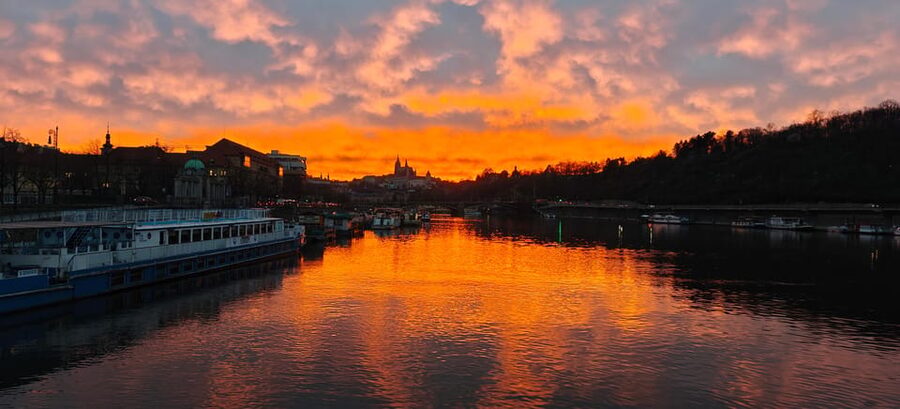 Exclusive Christmas cruise with Christmas Eve buffet - The route you will actually see: Charles Bridge, Prague Castle area, and the Old Town weir