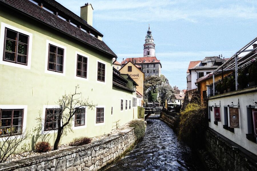 From Prague: Full-Day Český Krumlov Tour with Lunch - The Meeting Point at Parizská: Easy to Find if You Arrive on Purpose