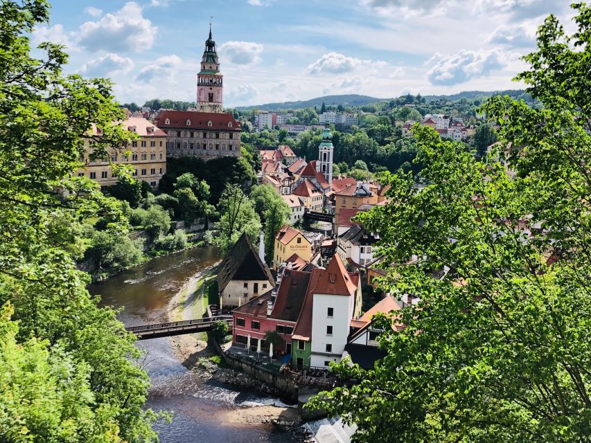From Prague: Full-Day Český Krumlov Tour with Lunch - Group Size and Tour Style: Small Enough to Feel Manageable