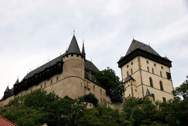 From Prague: Karlstejn Castle Skip-the-Line Ticket and Tour - Getting there and the walk you should plan for