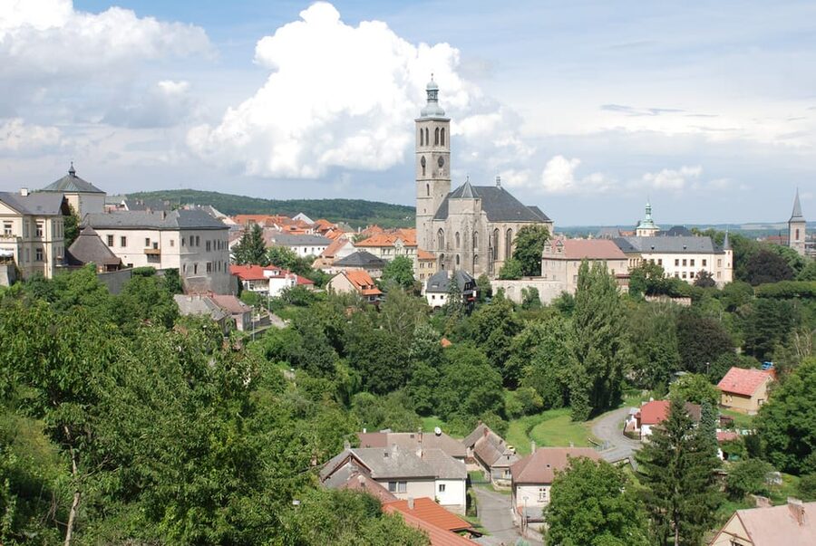 From Prague: Kutna Hora Walking Tour & St. Barbara Cathedral - Meeting in Prague: The Gray Line Start Point You Must Find