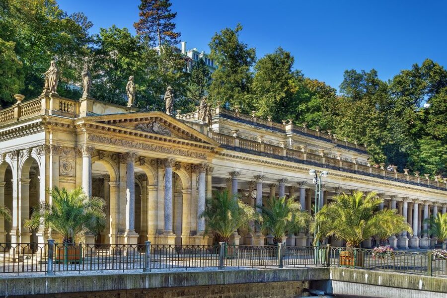 From Prague: Private Karlovy Vary & Crystal Factory Tour - Hotel Pickup, a Private Ride, and the Real Meaning of a 10-Hour Day