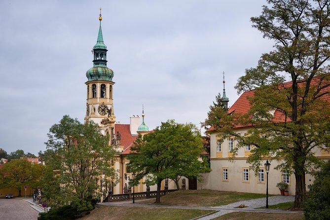 Full-Day Prague Tour with Prague Castle, Lunch and Vltava Cruise - First Stop: Where You Meet and How the Day Flows