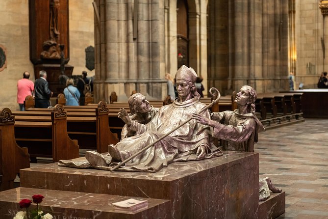 Full-Day Prague Tour with Prague Castle, Lunch and Vltava Cruise - Lesser Town to Charles Bridge: Short Walks, Big Photo Payoff