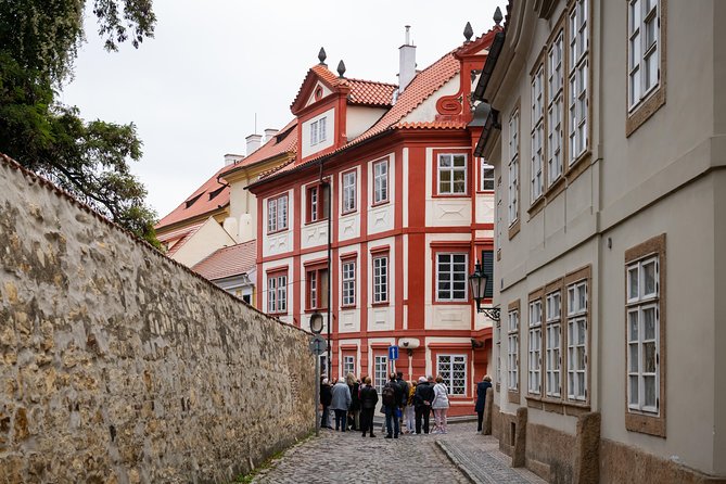 Full-Day Prague Tour with Prague Castle, Lunch and Vltava Cruise - Jewish Quarter Stroll: Synagogues and Graveyard Area Views