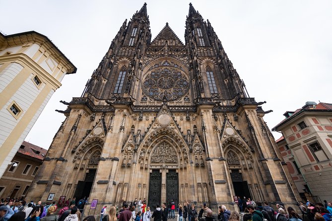 Full-Day Prague Tour with Prague Castle, Lunch and Vltava Cruise - 3-Course Czech Pub Lunch: What You Actually Get
