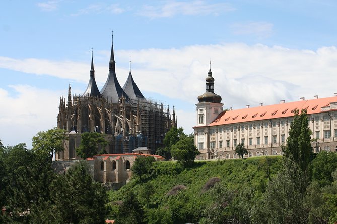 Half Day Trip to Kutna Hora and Bone Church from Prague - Guides Make or Break It: English, Volume, and How the Group Moves