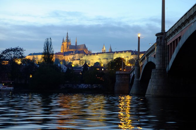 Jazz Boat: Popular LIVE JAZZ dinner cruise - Indoors vs the top deck: how to dress for a better night