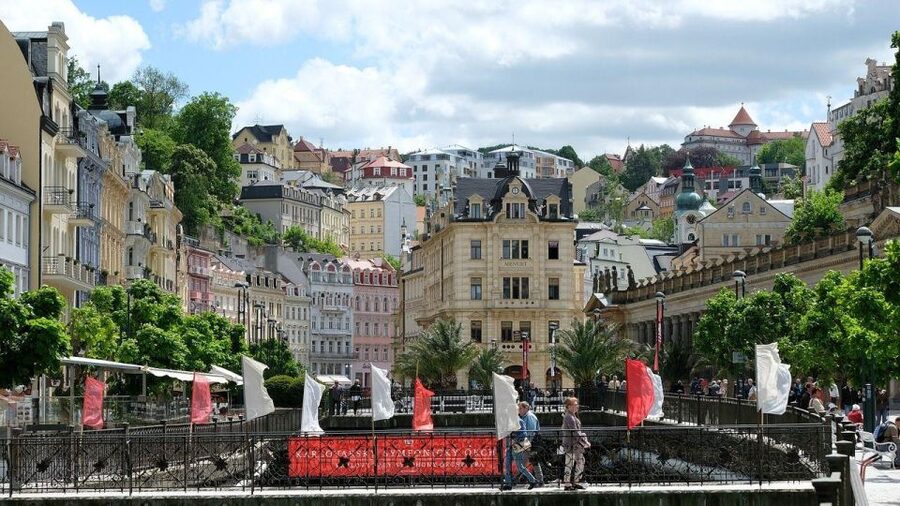 Karlovy Vary: Private Walking Tour - Timing and Pace: How to Make 90 Minutes Actually Feel Like Enough