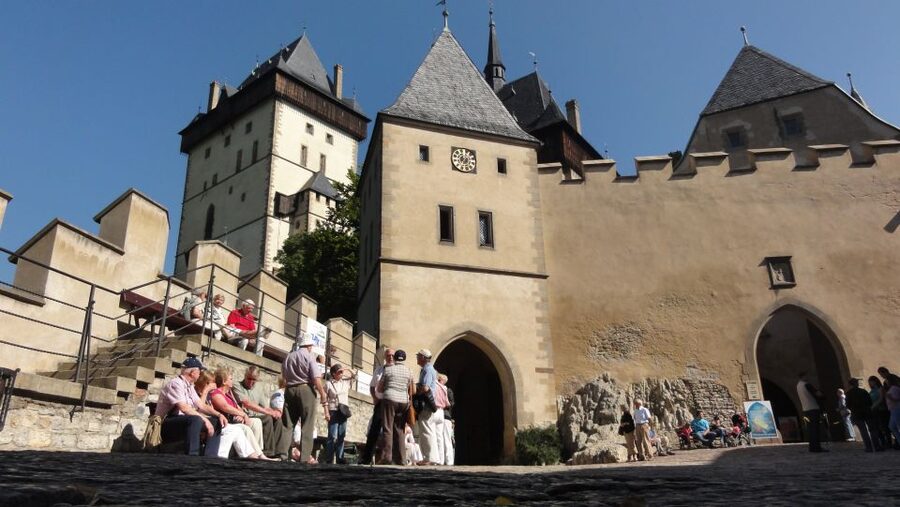 Karlstejn Castle & Crystal Manufactory - Private Tour - The 1 km hill approach: plan your pace, bring the right shoes