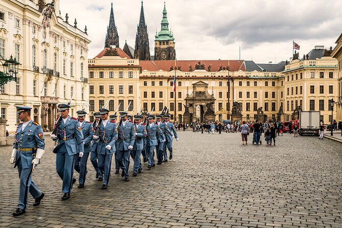 Prague: 1-Hour Castle Tour With Fast-GET Admission Ticket - Why this short Prague Castle intro works so well