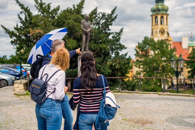 Prague: 1-Hour Castle Tour With Fast-GET Admission Ticket - Mobile audioguide: languages, low data use, and how to make it actually work