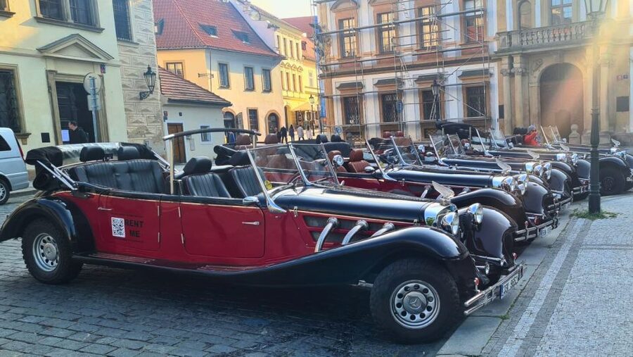 Prague: 1-Hour Private Tour in Vintage Car - Key things to love about this vintage car Prague tour