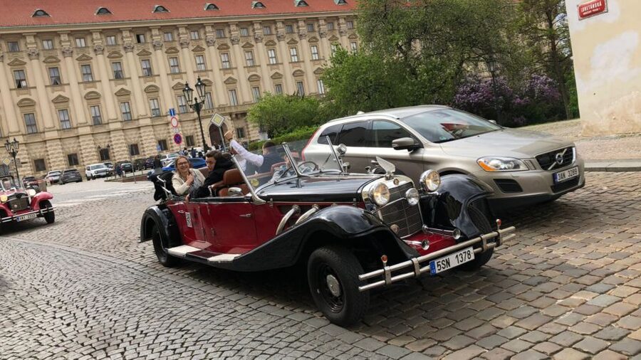 Prague: 1-Hour Private Tour in Vintage Car - Why this Mercedes 770K style ride is a smart first day move