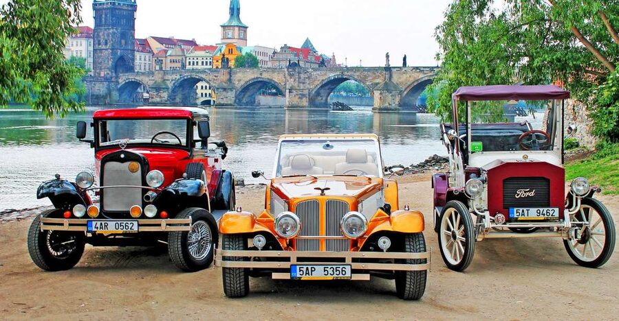 Prague: 1-Hour Vintage Car Tour - Hotel pickup and how to plan your first 10 minutes