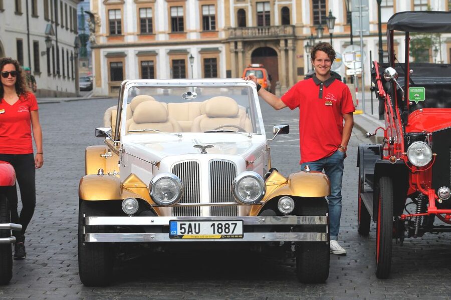 Prague: 1-Hour Vintage Car Tour - Custom stops for photos, and how to avoid wasting your one hour
