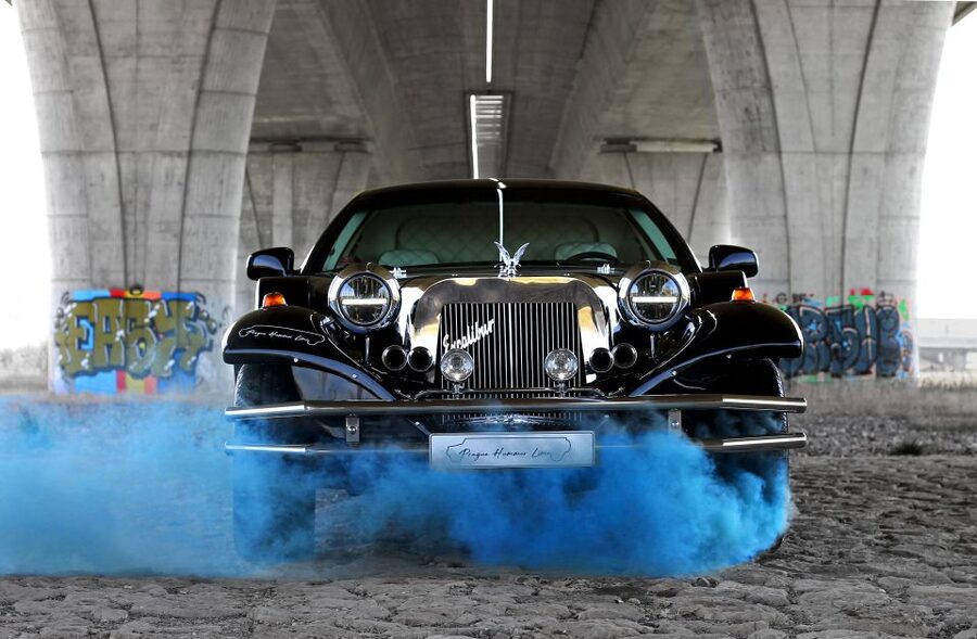 Prague: 1-Hour Vintage Limousine Rental - Inside the Limousine: Champagne, Lighting, Music, and LCD TVs