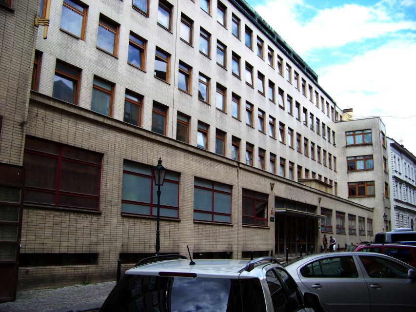 Prague: 2-Hour Back to Communism Walking Tour - Your Starting Point in Central Prague, and What That Means for Timing