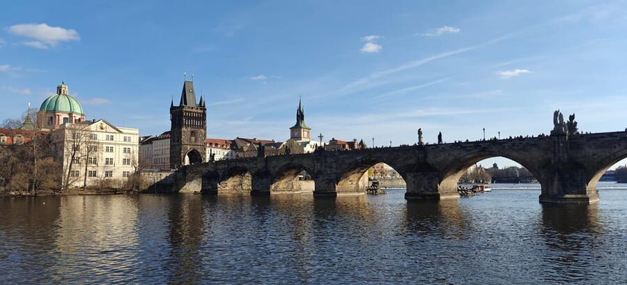 Prague: 2-Hour Historic Boat Cruise with Delicious Lunch - Prague Castle Complex From Below: Substructure Views You Can’t Fake