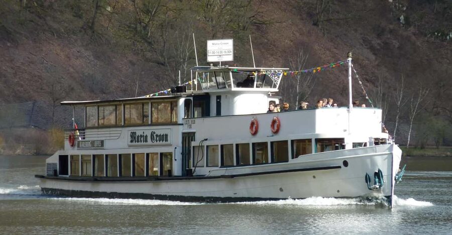 Prague: 2-Hour Historic Boat Cruise with Delicious Lunch - St. Nicholas Cathedral Dome and the Old Town Weir