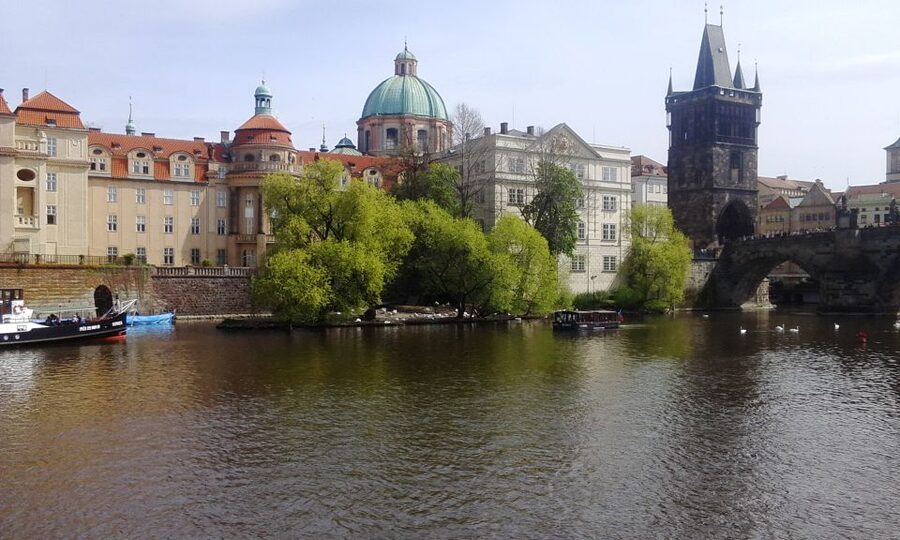Prague: 2-Hour Lunch Cruise on the Vltava River - Why This 2-Hour Prague Lunch Cruise Works So Well