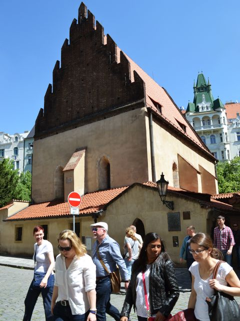 Prague: 2-Hour Old Town and Jewish Ghetto Walking Tour - Finishing at Staroměstské náměstí, your best last view
