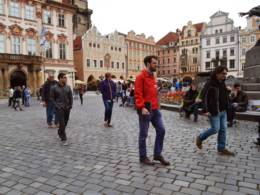 Prague: 2-Hour Old Town and Jewish Ghetto Walking Tour - Josefov quarter, from cramped ghetto life to surviving synagogues