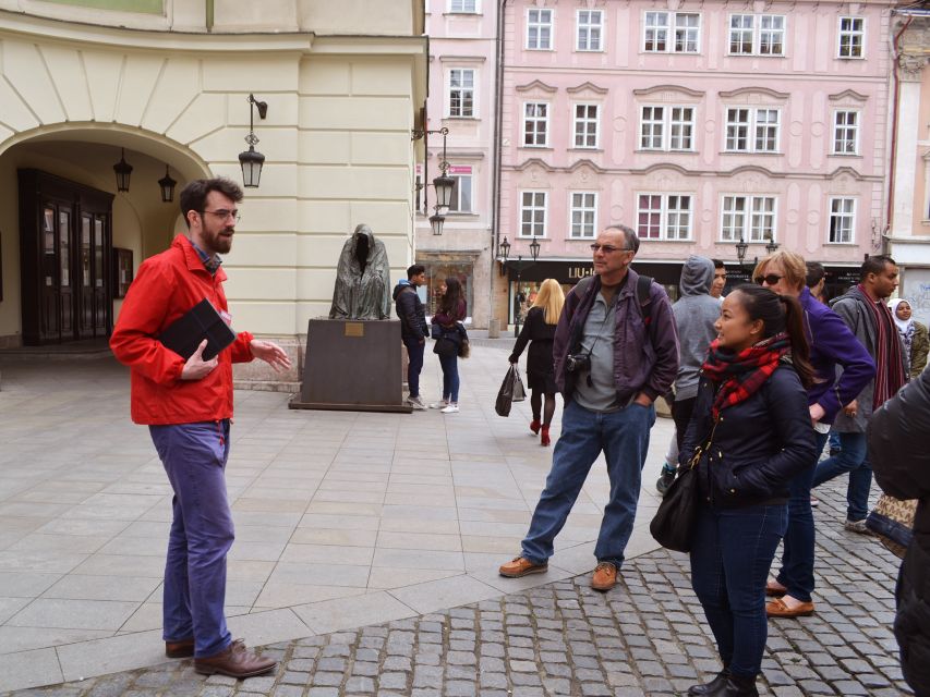 Prague: 2-Hour Old Town and Jewish Ghetto Walking Tour - First stop energy, Dům U Kamenného zvonu to Jan Hus Monument