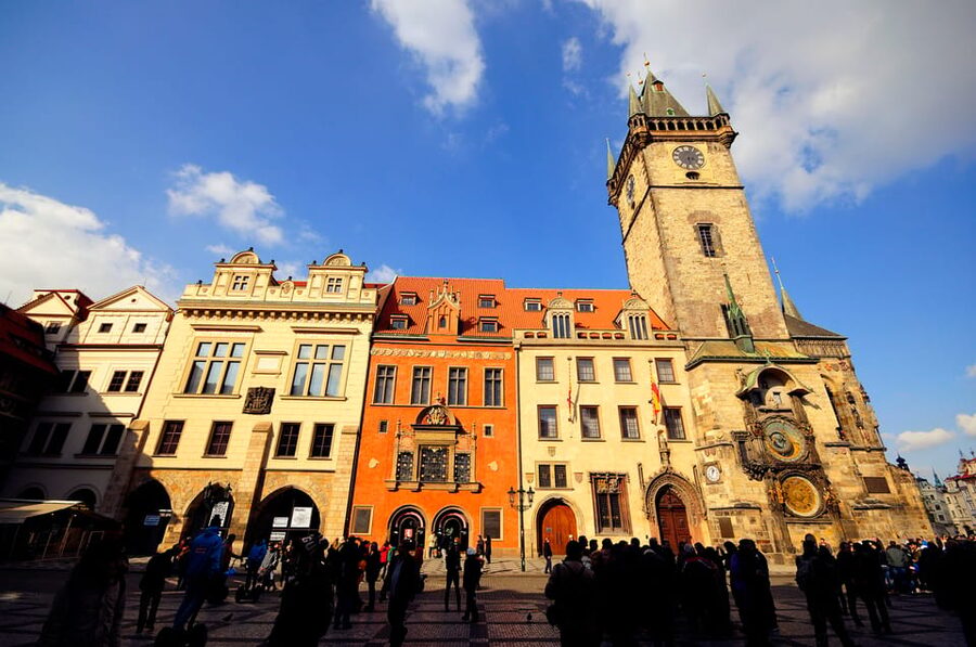Prague: 2 hours city tour + 1 hour boat cruise - Old Town Square, Josefov, and the Astronomical Clock moment