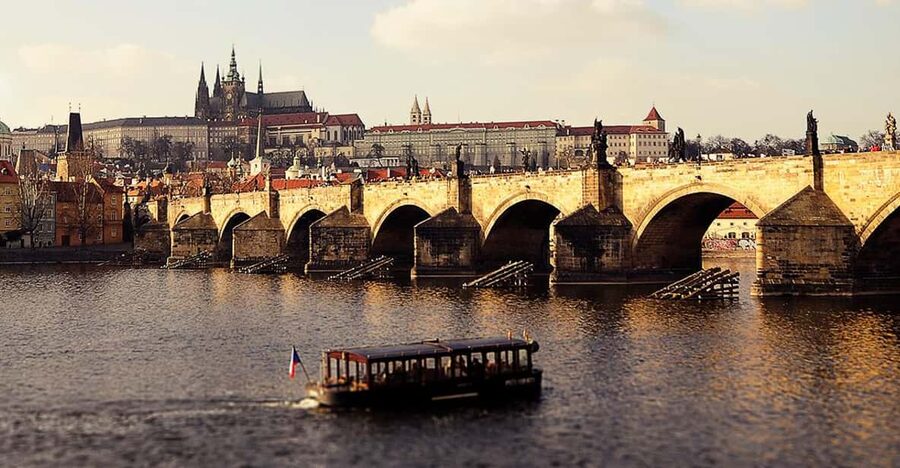 Prague: 2 hours city tour + 1 hour boat cruise - Prague Castle courtyards: St. Vitus, Royal Palace, and Golden Lane