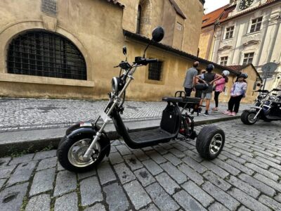 2 hours FUN TRIKE tour in Prague with guide