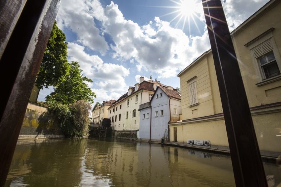 Prague: 3–Hour Castle Grounds Walking Tour and River Cruise - Ending in Prague’s oldest vineyard for panoramic photos
