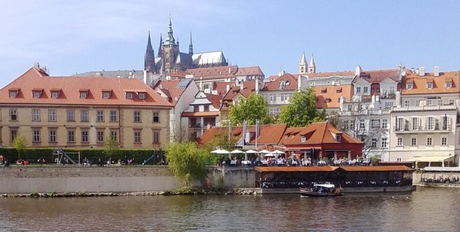 Prague: 3-hour Evening River Cruise with Dinner - Republic Square to the pier, getting there without stress